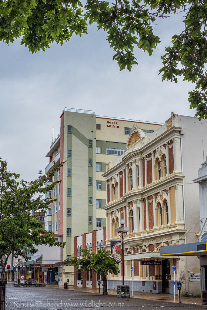 Kelvin Hotel and the Southland Times building with deserted streets